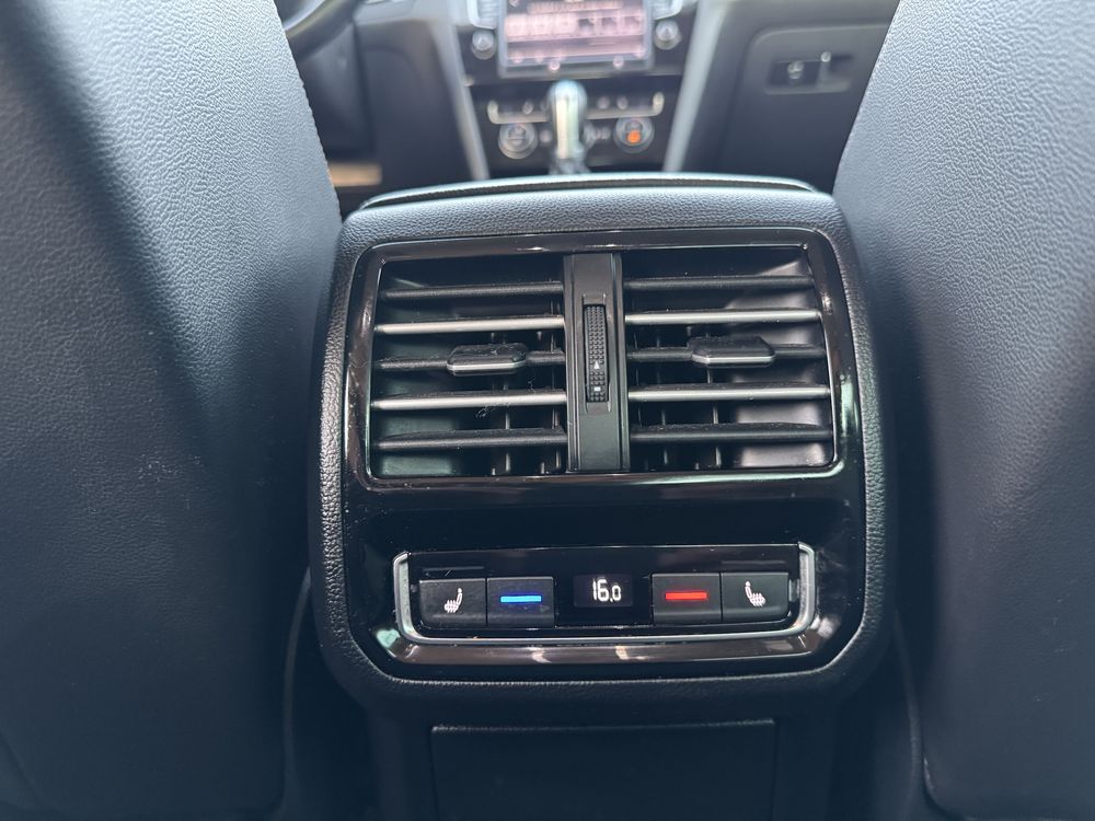 VW Passat B8 2.0 BiTDI 240кс 4x4 | Highline | DSG | Отличен | Обслужен