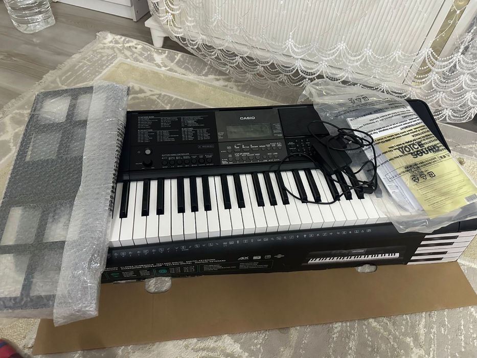 Продам срочно новый синтезатор