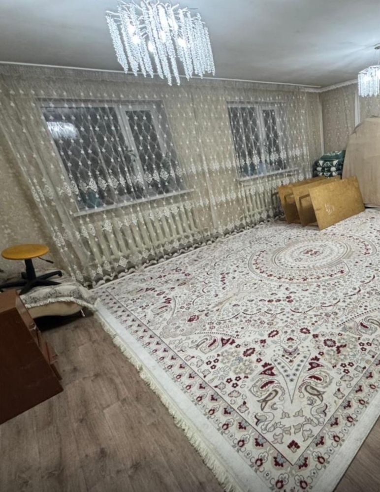 Уи сатылады жаксы жерде орналаскан