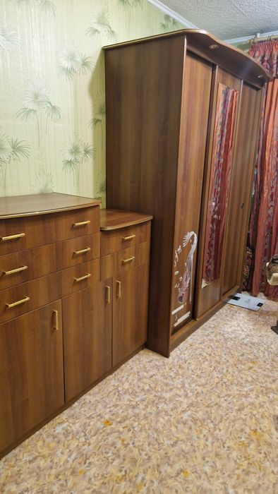 Продам комплект шкаф-купе + комод