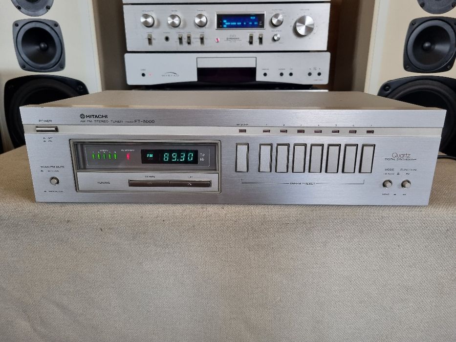 Tuner Hitachi FT-5000. Perfect functional. Impecabil.