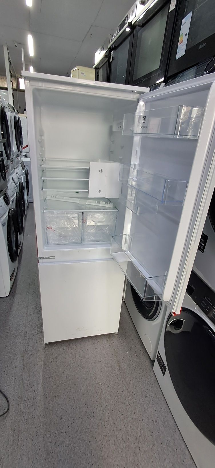 Frigider incorporabil Electrolux 233l import Germania Garanție AEG228