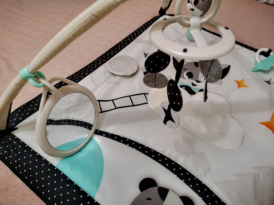 Активна гимнастика Tiny Love черно/бяла и играчка за кошара Tiny Love