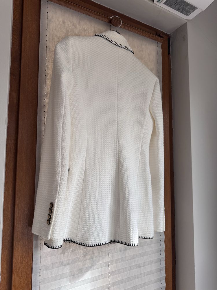 Теустурирано сако ZARA