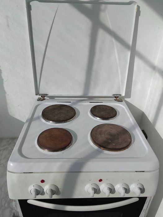 Готварска печка с електрически котлони