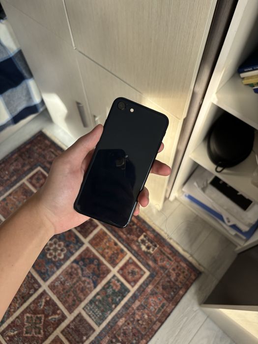 iPhone SEE (2022)