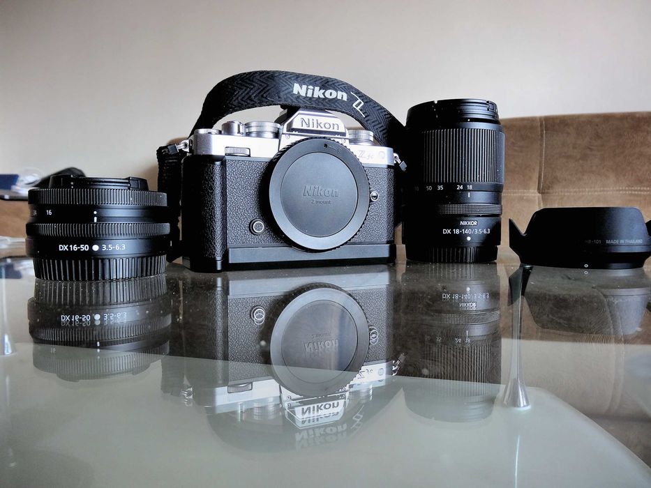 Безогледален Nikon Zf-c - перфектен, с обективи и екстри