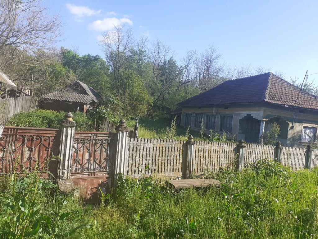 Vănd casă la 25 Km. de Craiova .