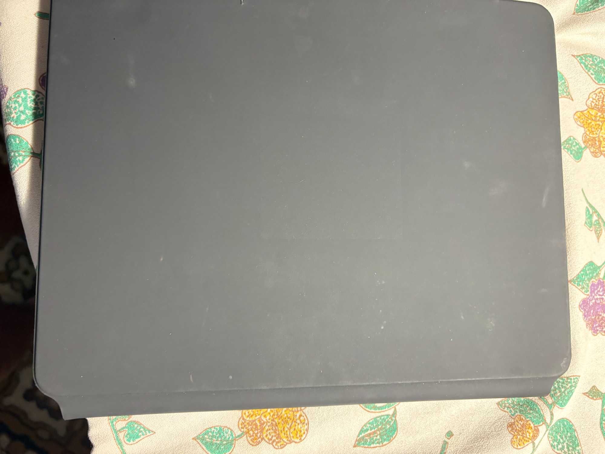 iPad Pro Gen 6 12.9” M2 128Gb WiFi+Cellular+Умна Клавиатура, като нов!