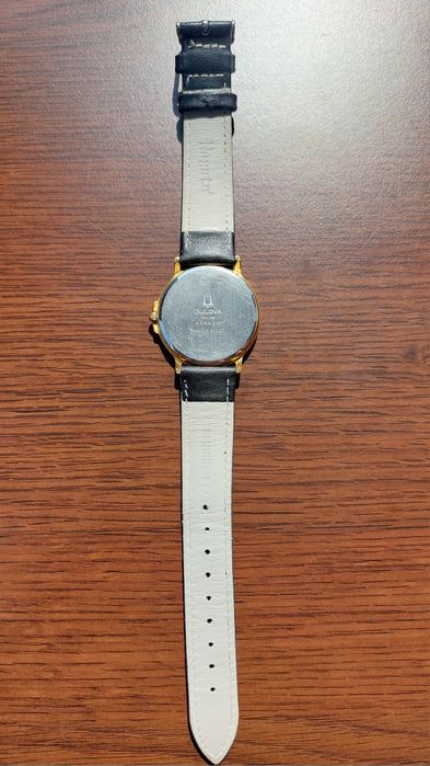 Ceas Bulova, Auriu