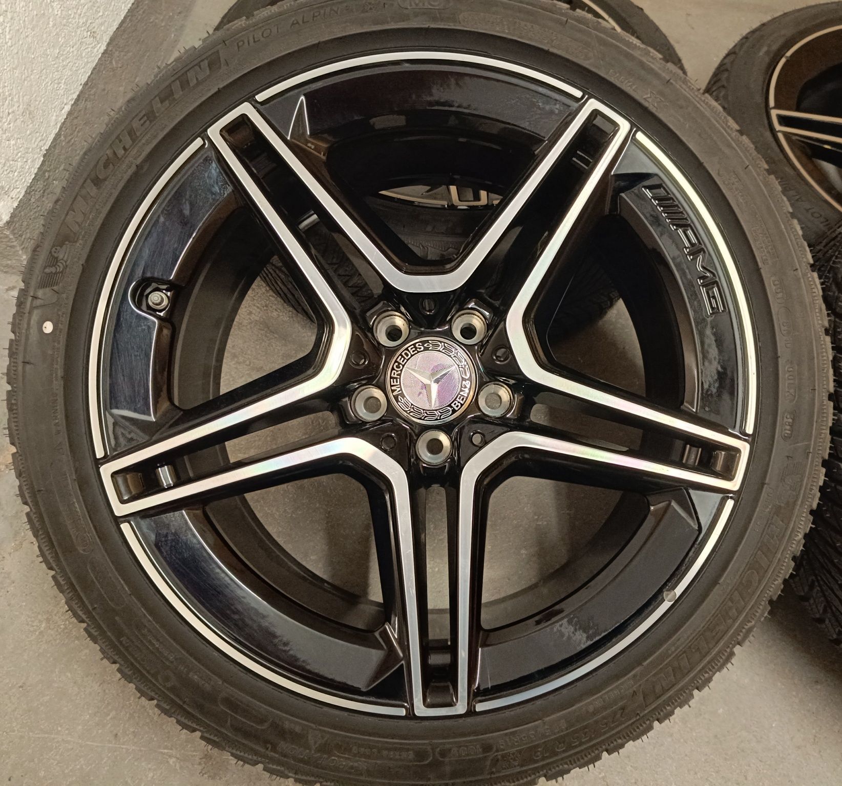 Оригинални джанти спорт пакет гуми зимни 19 цола Mercedes CLS AMG Нови