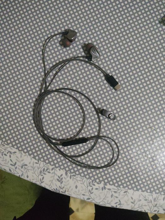 Наушники проводные