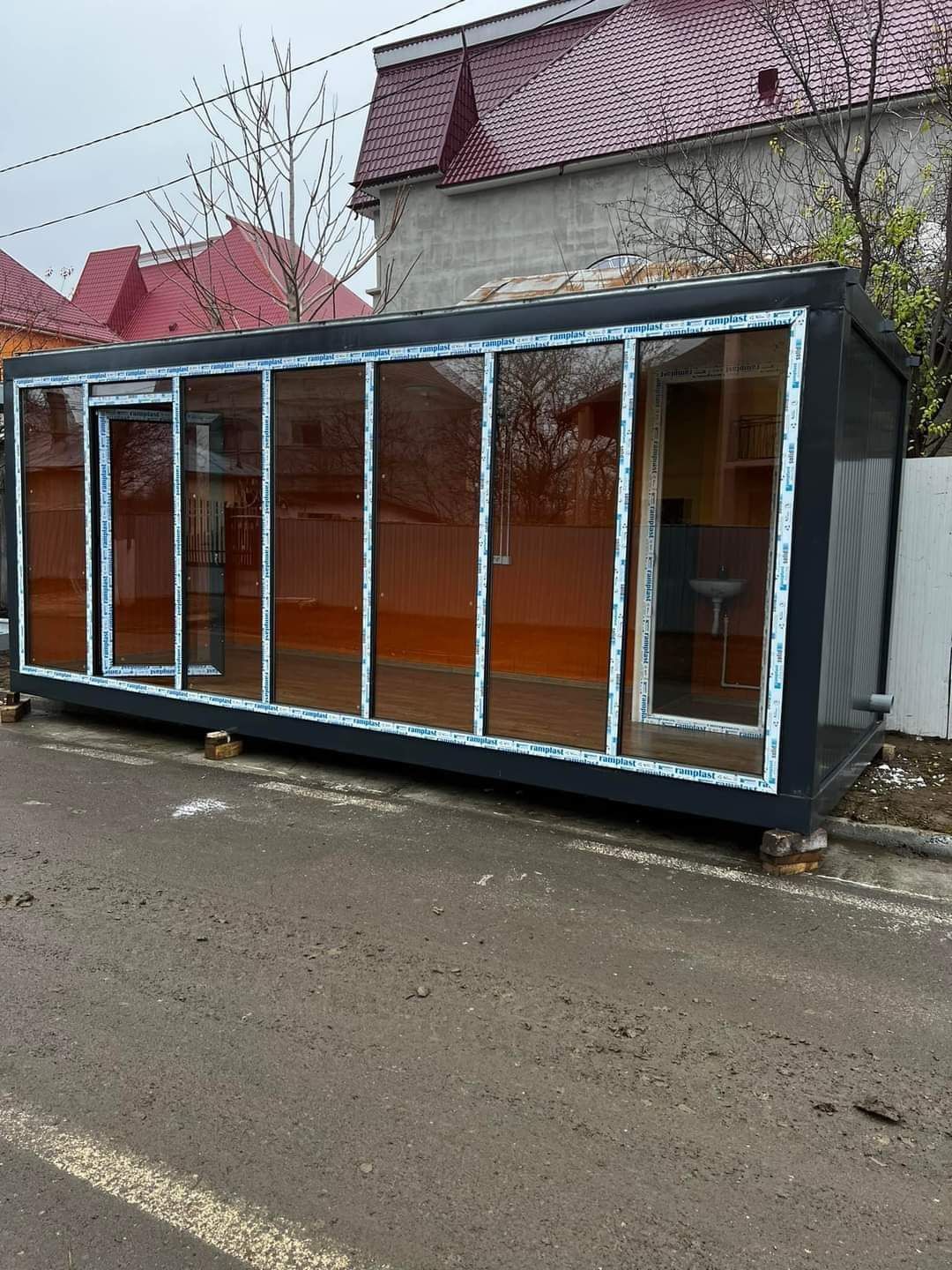 Vând containere și case  de locuit sau de vacanță