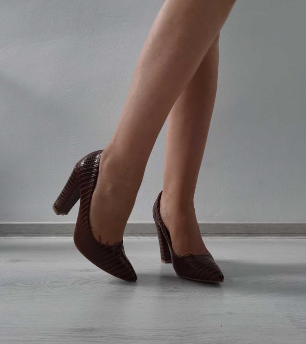 Pantofi stiletto noi superbi cu toc gros, maro marimea 37