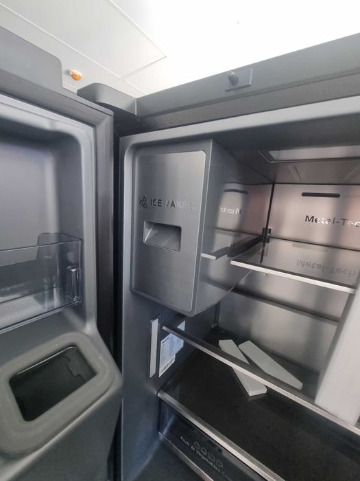 Хладилник Hisense RQ760N4IFE