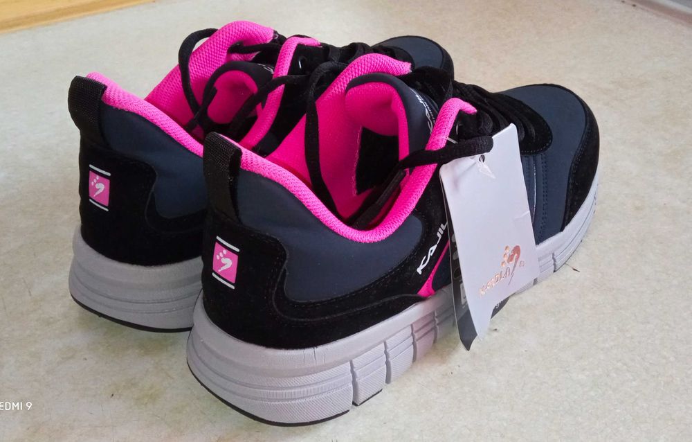 Новые кроссовки 40 р женские