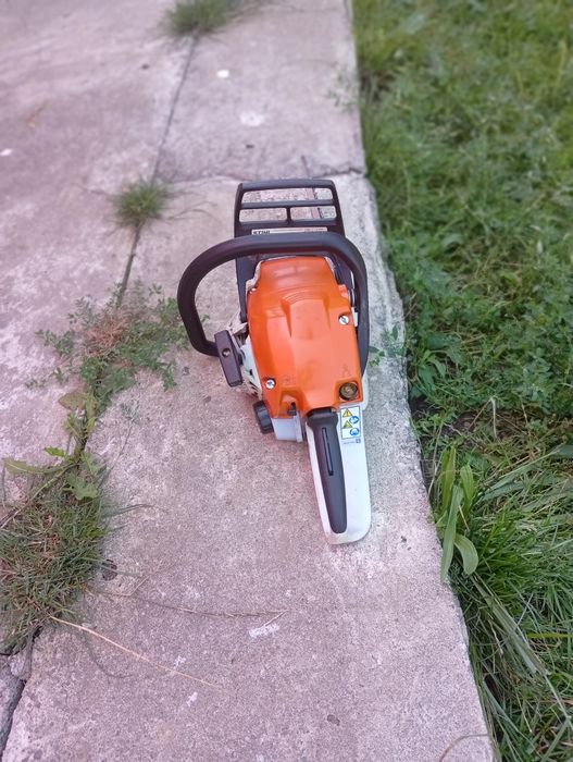 Vând Stihl 162c in stare perfecta de funcționare demarorul rupt