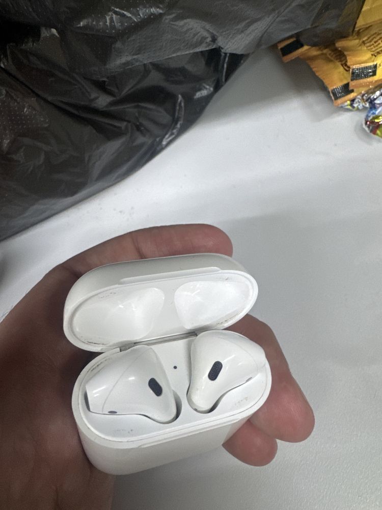 Airpods второго поколения