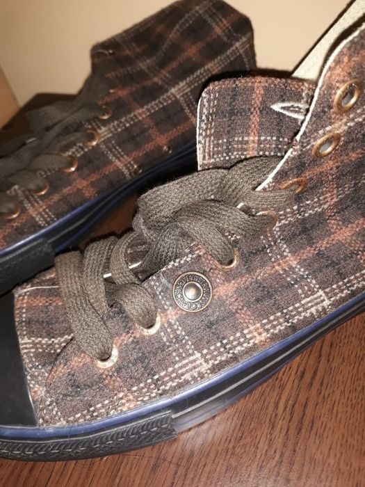 Bascheti/Tenisi LEVI'S noi marimea 42