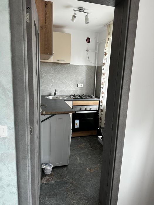 Închiriez gars conf 1