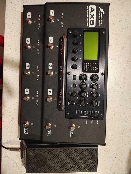 Vand procesor chitara Fractal AX8