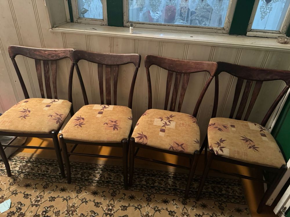5 шт стулья и стол