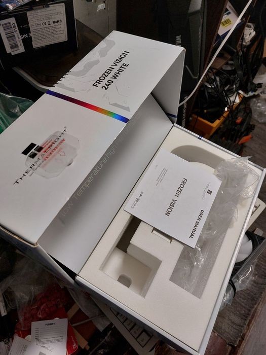 Cooler procesor disp mare alb,Thermalright Frozen Vision 240,ca nou!