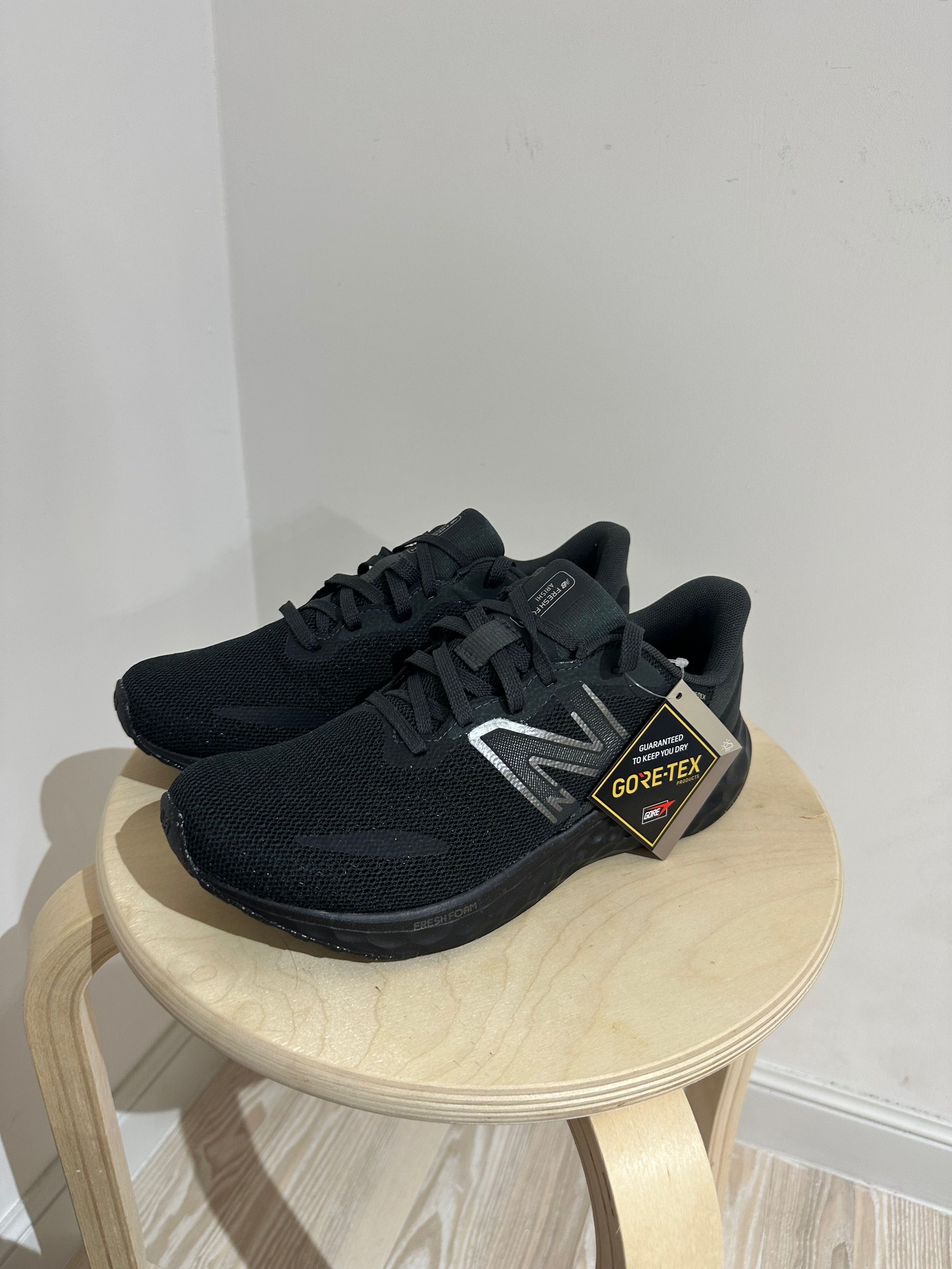 Продам НОВЫЕ кроссовки New Balance 37-37,5 размер женские черные