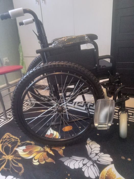 Коляска на привокзальном