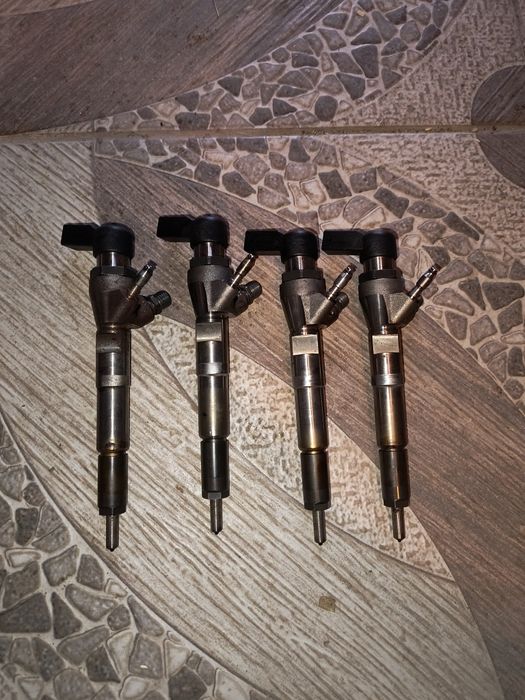 Vând injectoare 1.5 dci
