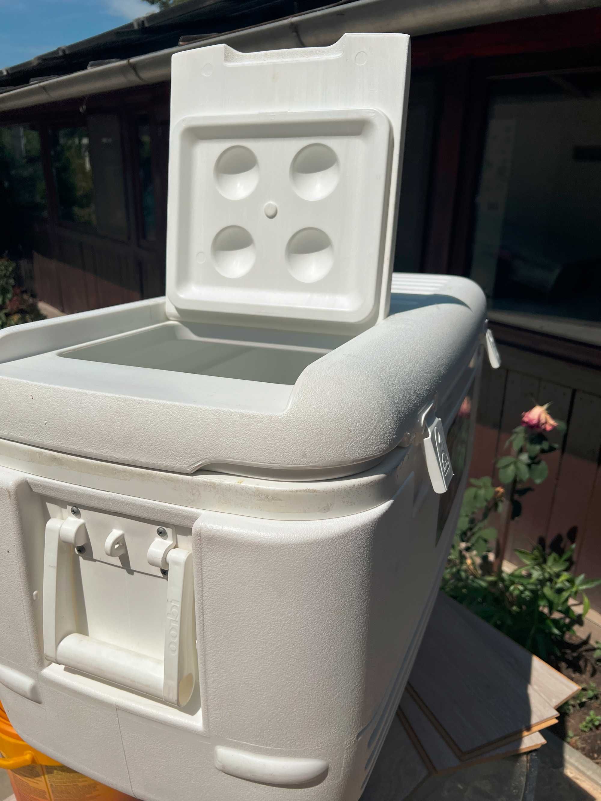 Vand lada IGLOO 100QT si COLEMAN 90 qt ideala camping ,pescuit