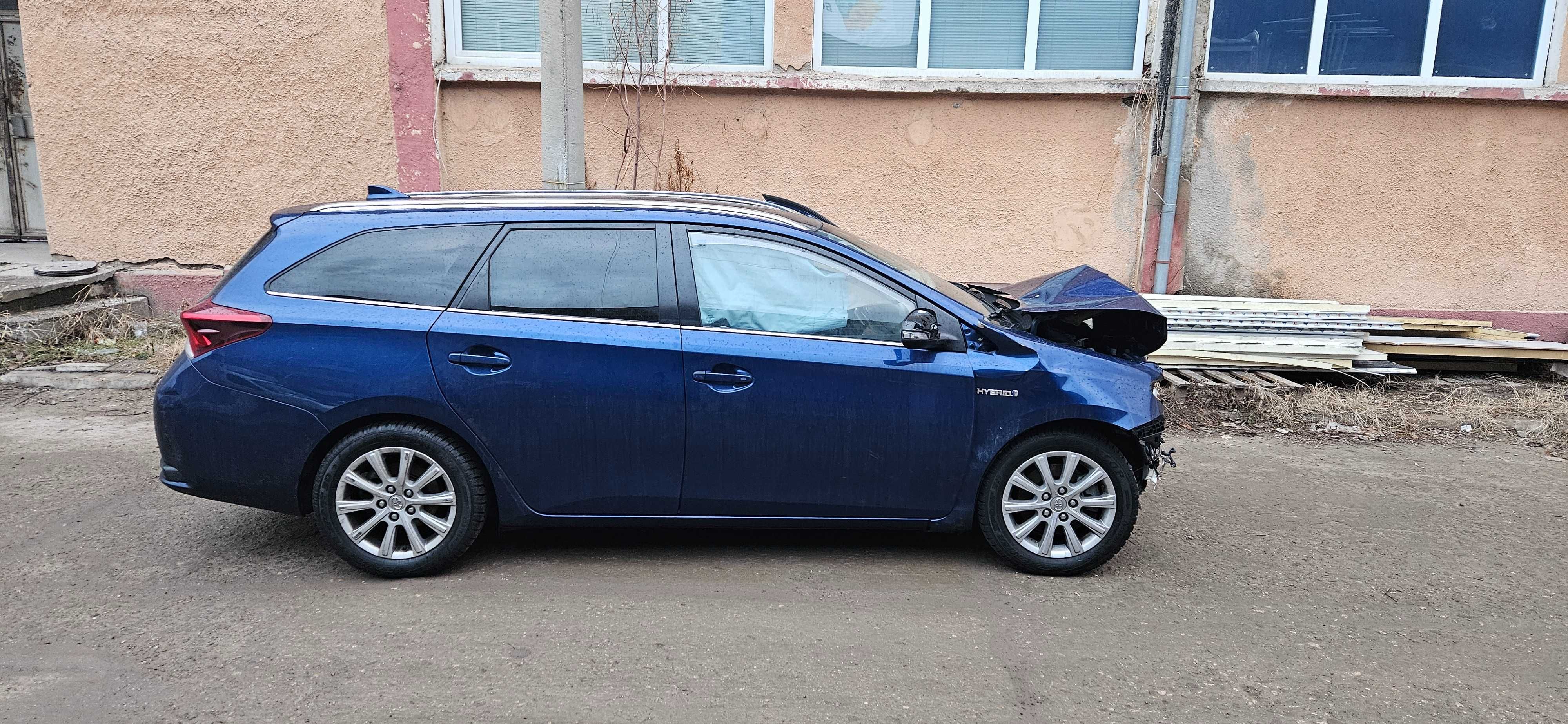 Toyota Auris на части-Hibrid
