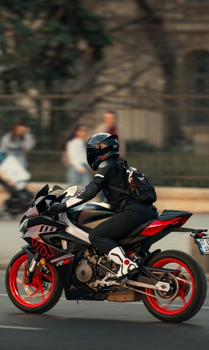 De vânzare Aprilia RS 457 (model 2024 Prismatic Dark)