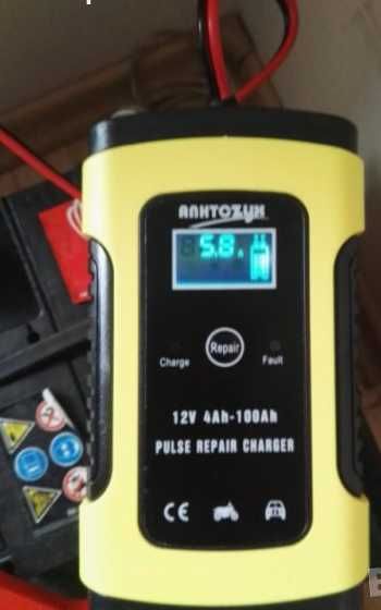 Зарядно за акумулатор,НОВО,интелигентно,с амперметър,волтметър,дисплей