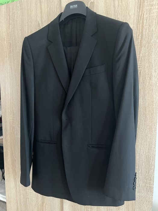 Продам костюм Givenchy