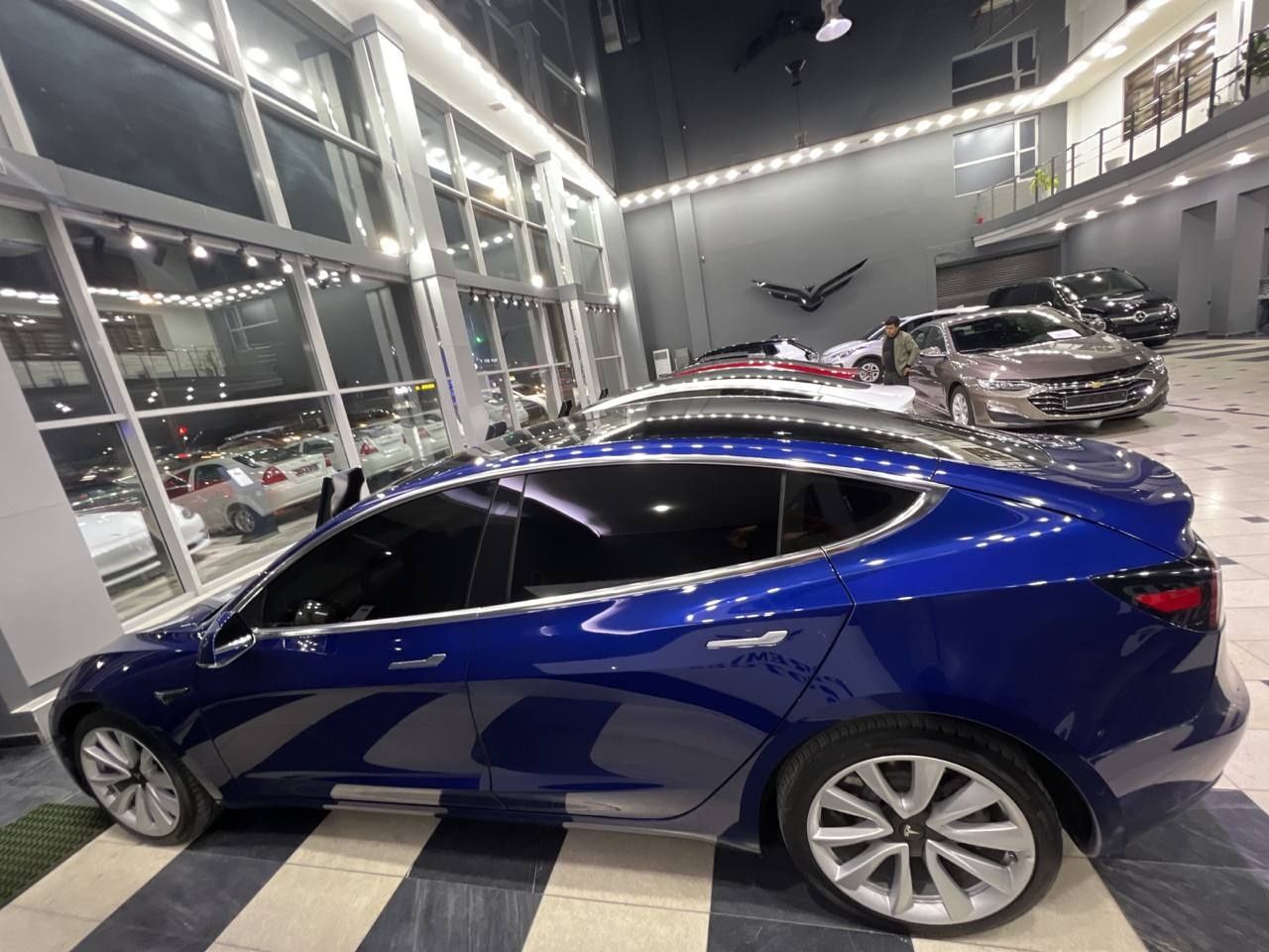 Tesla Model 3 long renj