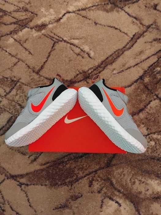 Чисто нови Детски маратонки Nike 23.5 номер