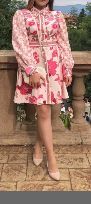 Къса рокля с ръкави