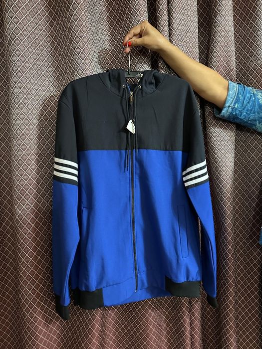 Продаю мастерку- ветровку