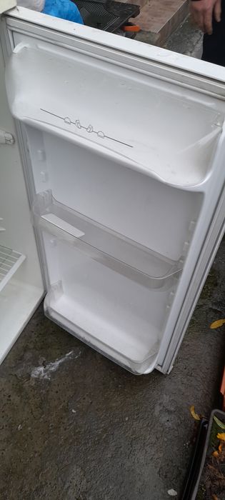 Vând frigider Zannusi