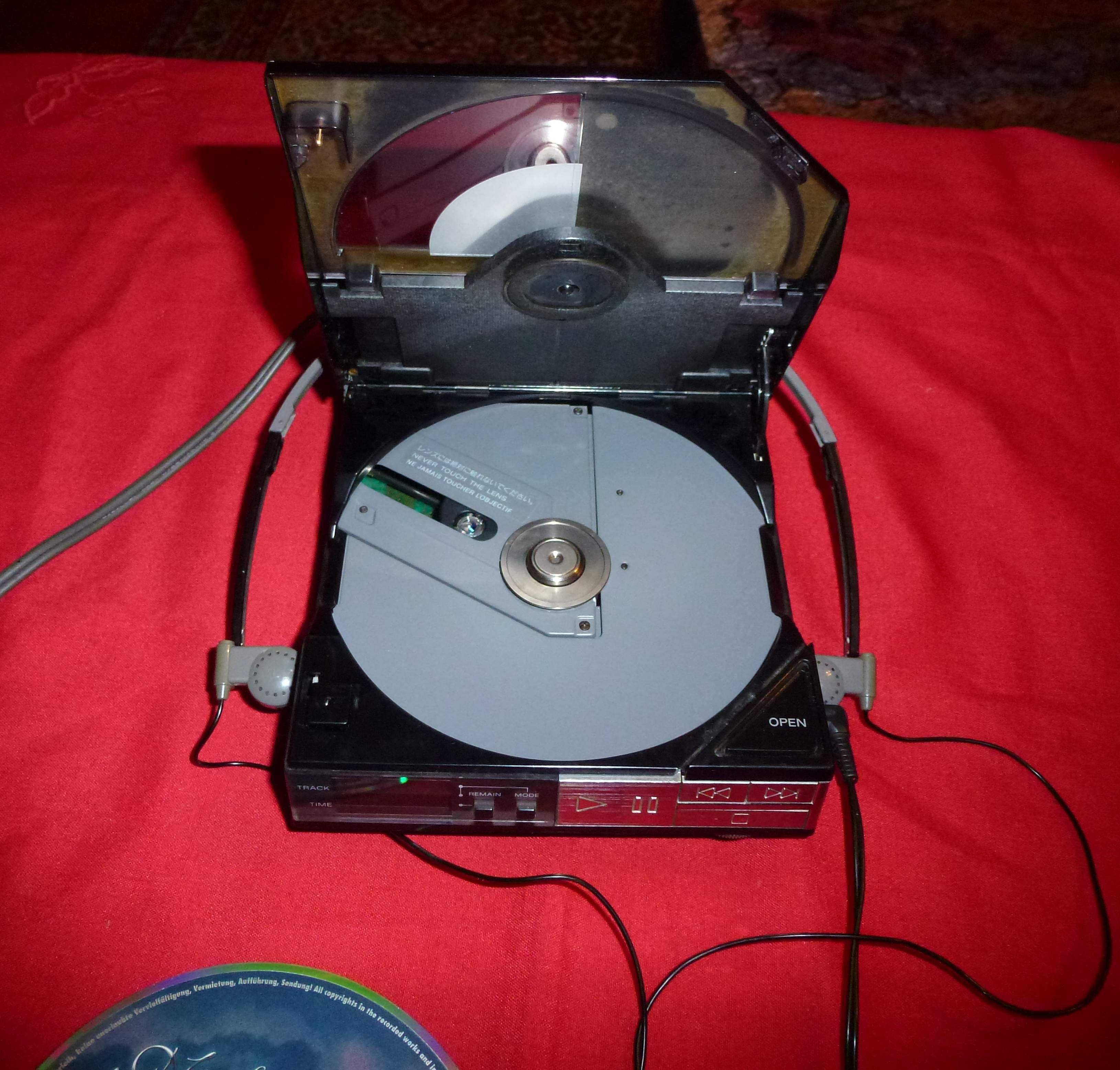 Първият в света Discman Sony D50 compact CD player 1984