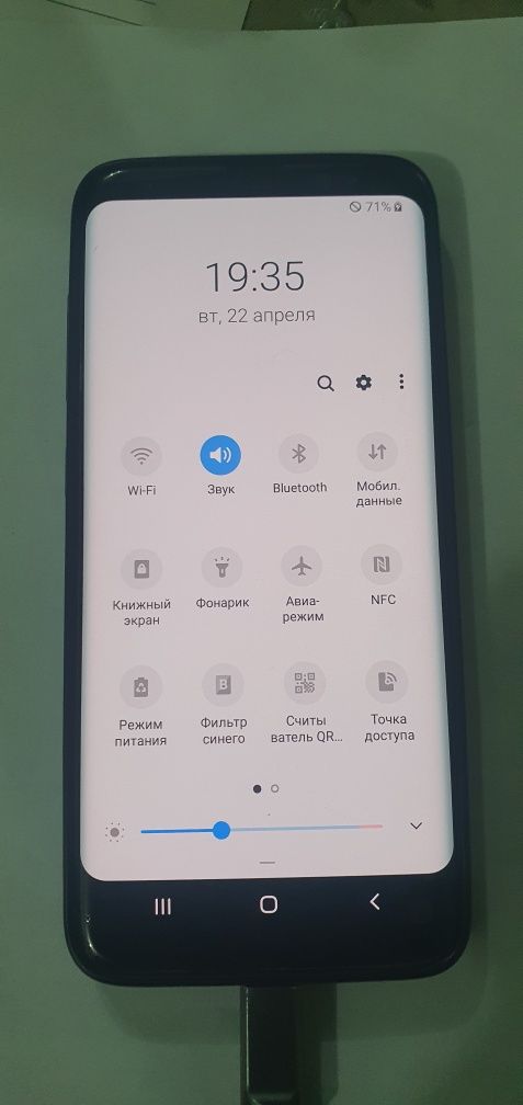 Samsung galaxy s8 продадаётся в хорошем состояние.