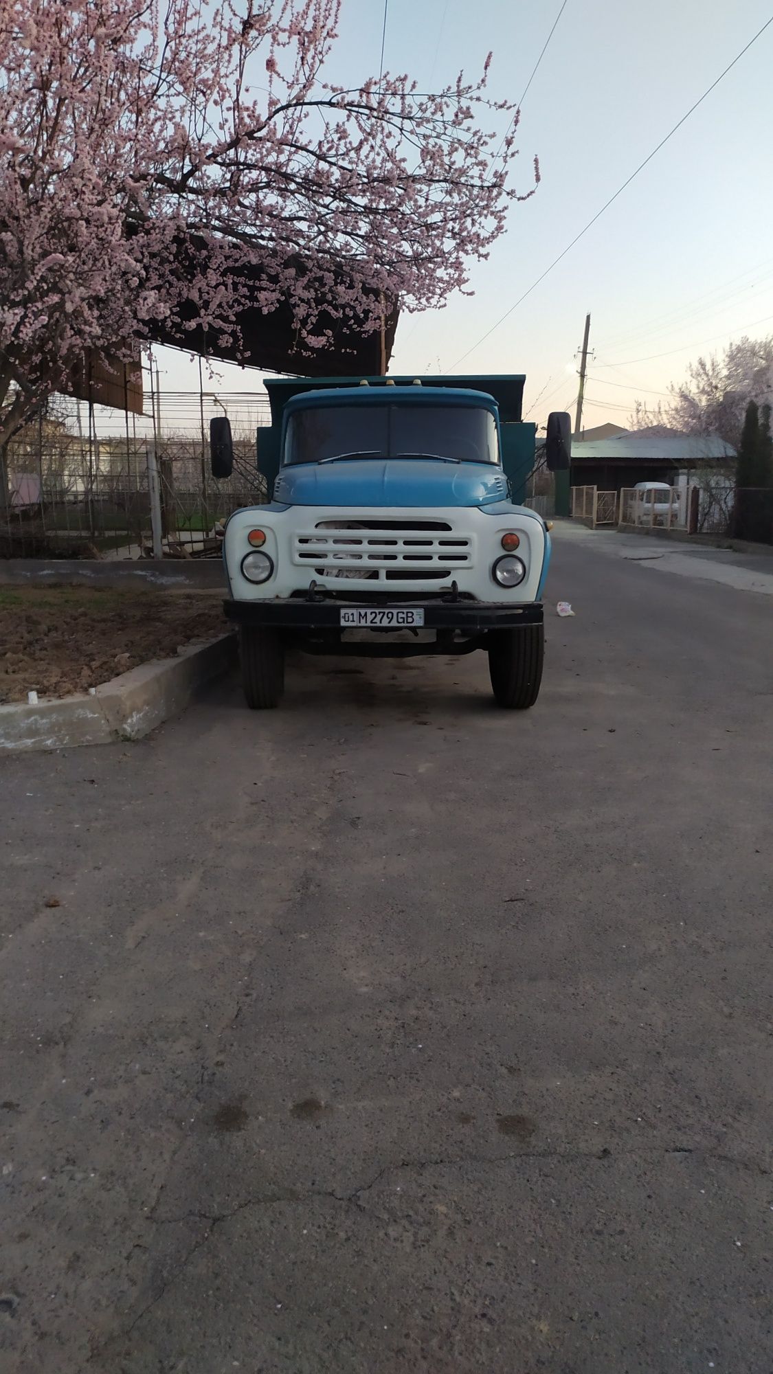 Zil sotiladi ishlab turgan moshina gazi bor