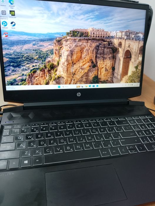 Продаю игровой ноутбук HP Pavilion