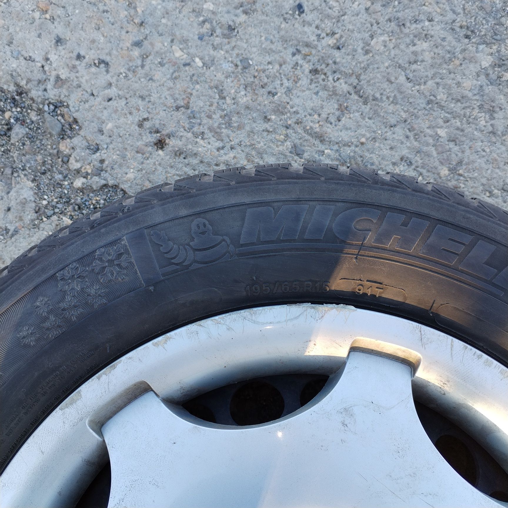 Гуми с джанти 195 / 65 R 15 за мерцедес Ц класа