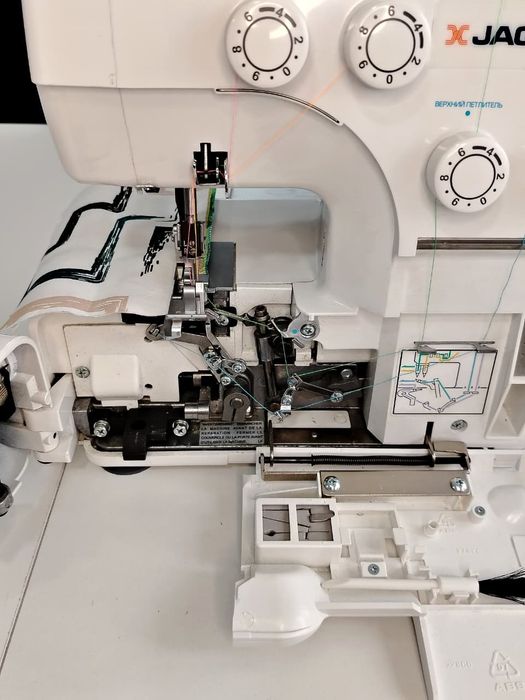 Бытовой оверлок.