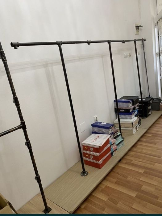 Suporți pentru magazin ,rochii ,sacouri, bluze, fuste etc. Preț 3500