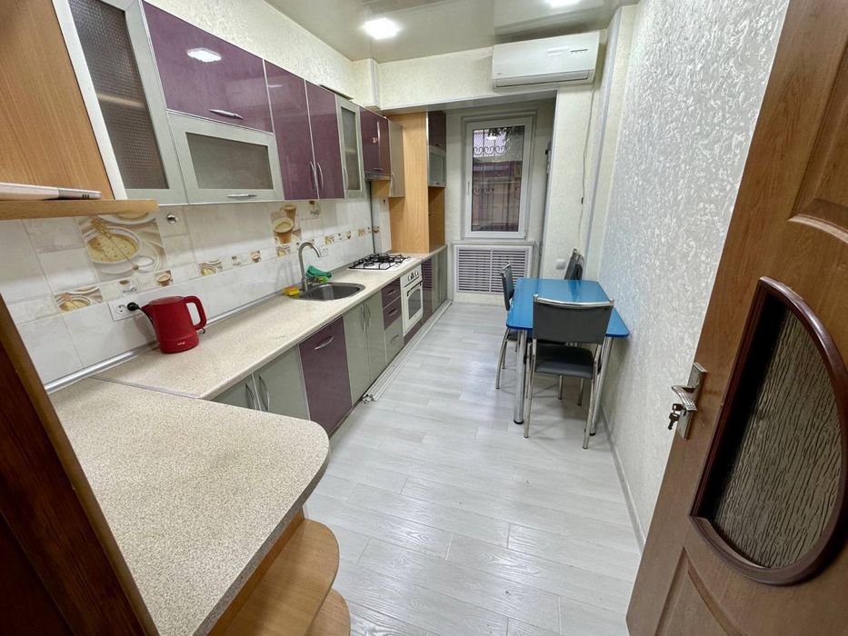 Срочно Продаётся Квартира Ойбек метро У.л Чехова 60.Школа 3.комнатная