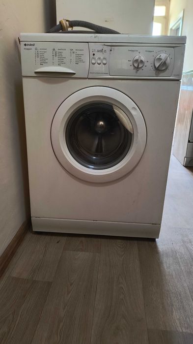 Пералня Indesit.
