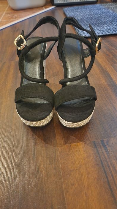 Sandale cu toc marimea 35 noi